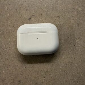 AirPods - Charging Case Works, Earbuds Occasionally Faulty
